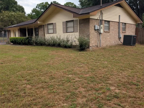 192 Cedar Ct, Ozark, AL 36360