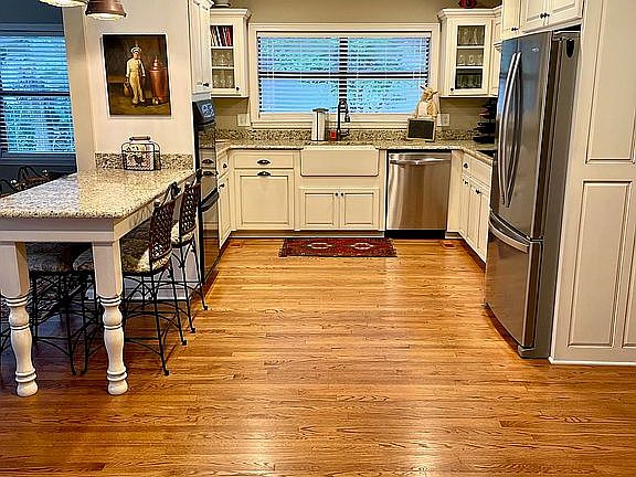 5th image of 3323 Plantation Dr