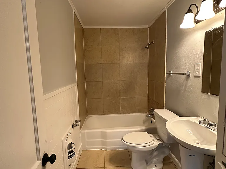 124 E Olive St #124 — Photo 6