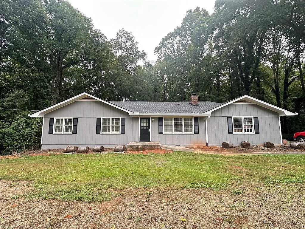4 bed, 2.0 bath, 1734 sqft, $2,300 — Photo 1