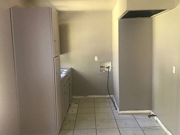 3rd image of 2926 Hillcrest St