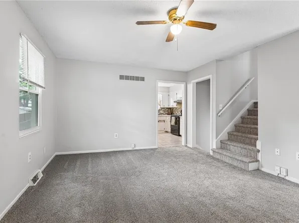 515 S Cardinal Dr, Olathe, KS 66062