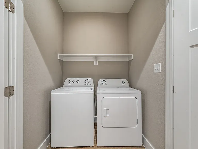 981 N Clinton St #102 — Photo 12