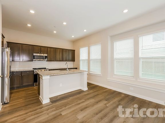 4th image of 1025 Aylesbury Rd