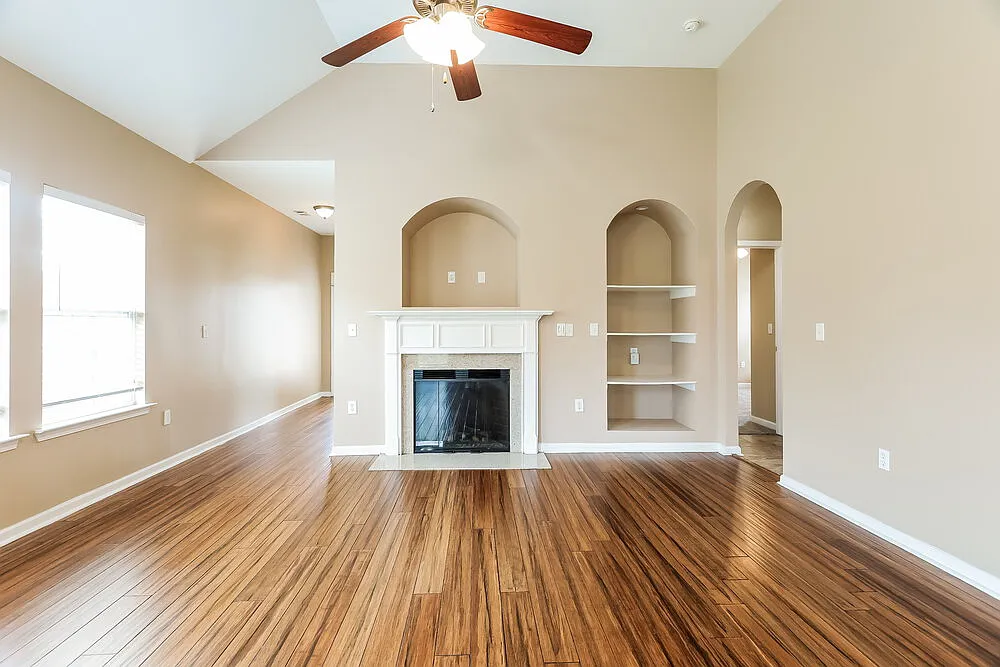 3 bed, 2.0 bath, 1469 sqft, $2,630 — Photo 4