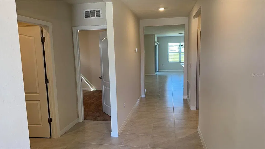 3 bed, 2.0 bath, 1676 sqft, $2,145 — Photo 2