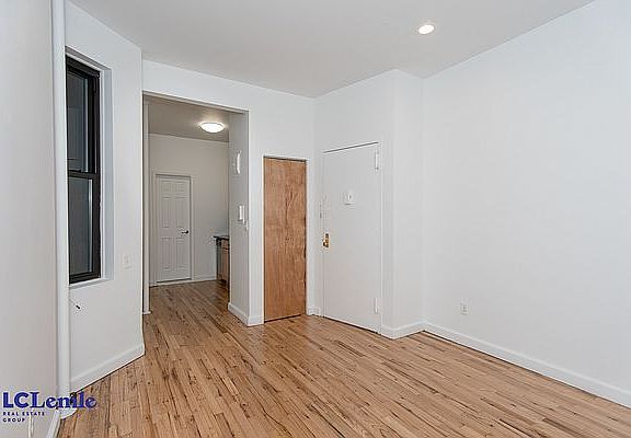 3rd image of 305 E 78th St #3D