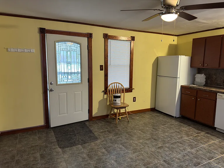 441 Fairview Ave — Photo 3
