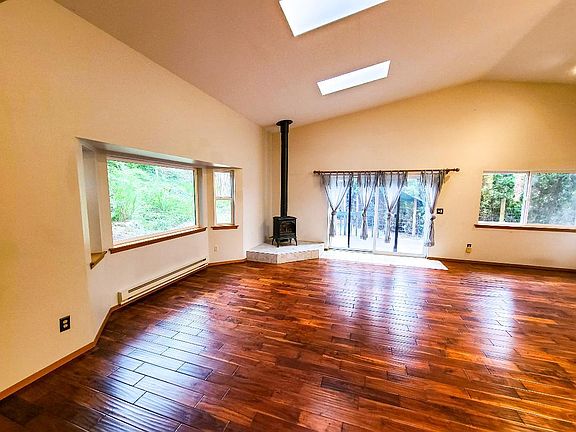 5th image of 1386 Glenwood Dr