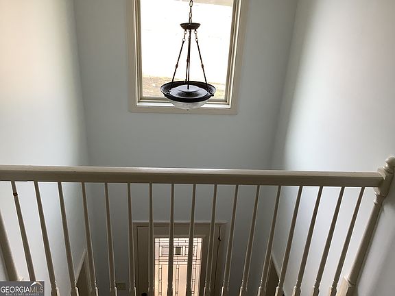 4th image of 370 Emily Cir NW
