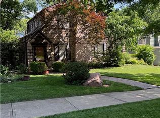 5405 Locust St, Kansas City, MO 64110