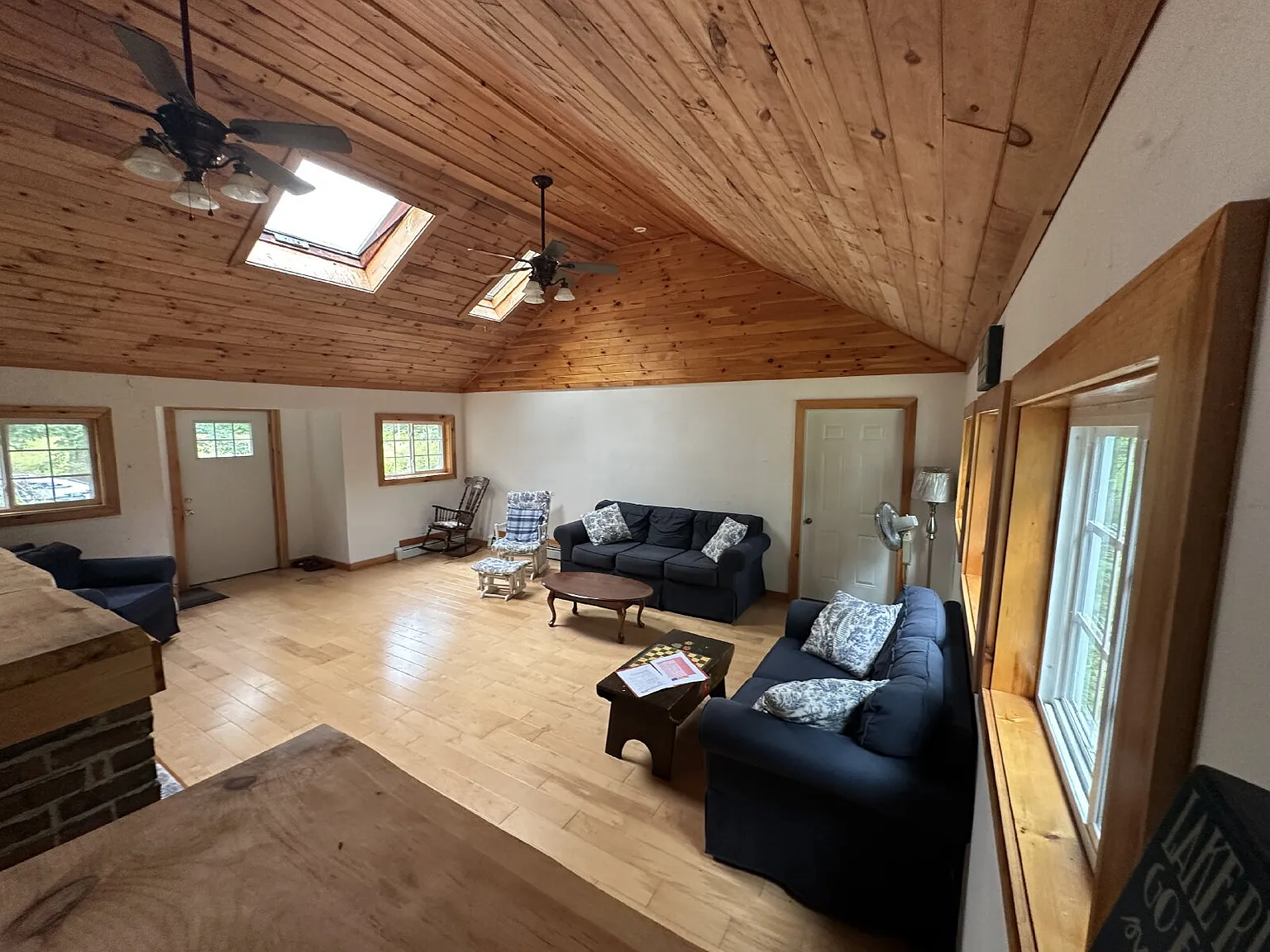 3 bed, 2.5 bath, 1881 sqft, $3,200 — Photo 4