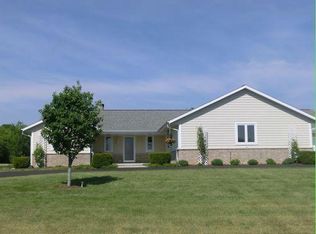 W252S5015 Cartwright Cir, Waukesha, WI 53189