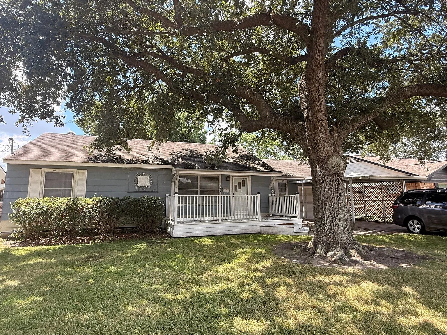 2 bed, 1.5 bath, 1095 sqft, $1,700 — Photo 1