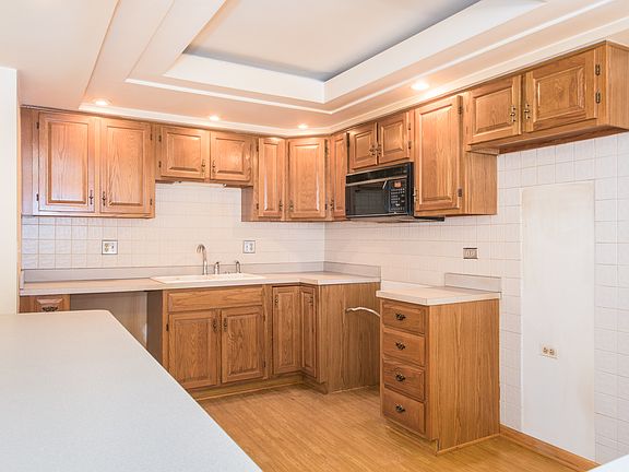 5th image of 555 S River Rd APT 607