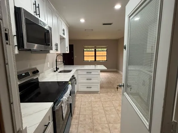 7490 34th St N #1, Pinellas Park, FL 33781