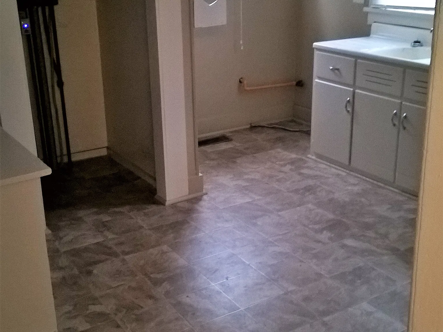 2 Bed/1bath @ 23388 Grove Street — Photo 4