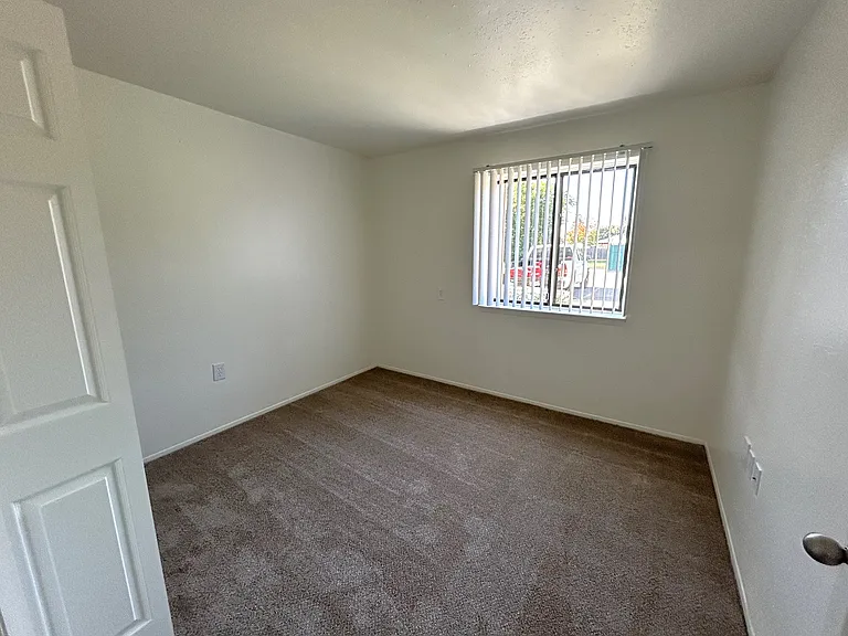 Windsor Place Apartments — Photo 166