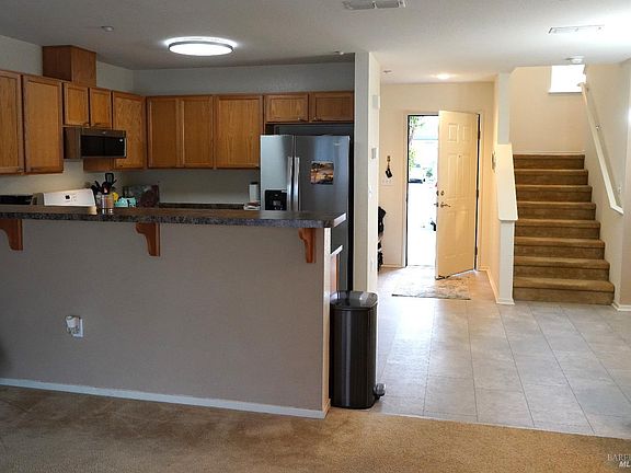 3rd image of 211 Kelly Drive