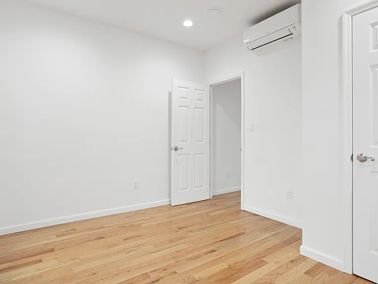 235 5th Ave #3 — Photo 4