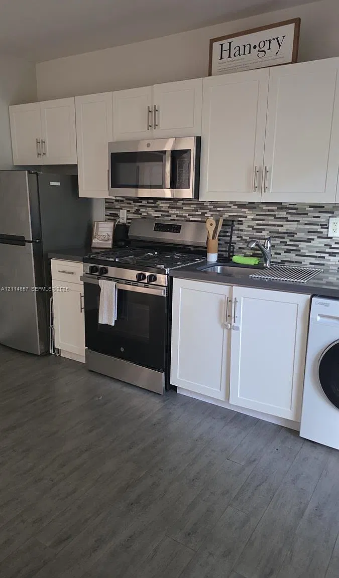 770 NE 123rd St — Photo 1