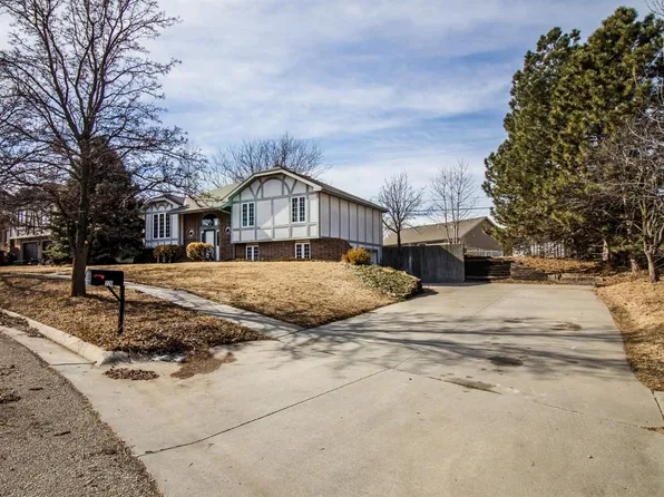 220 Arapahoe Ct, Junction City, KS 66441