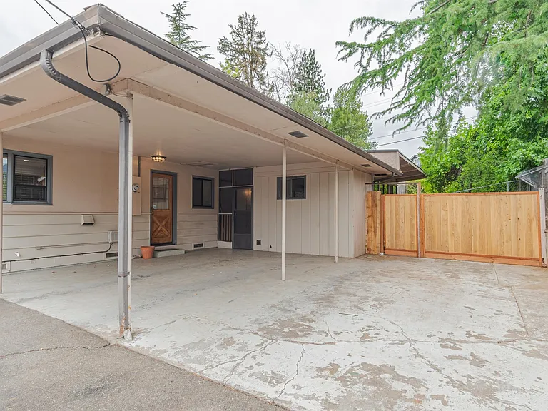 1430 NE Sherman Ln — Photo 3
