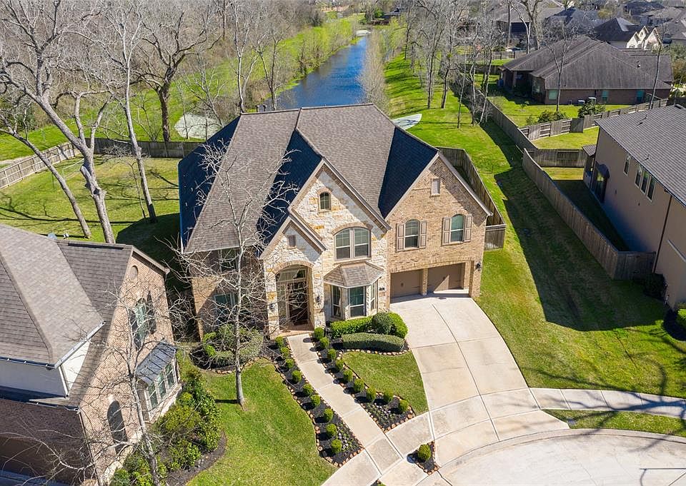 1st image of 2 Veneto Ln