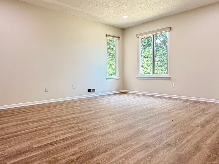 56 Gate House Ln — Photo 12