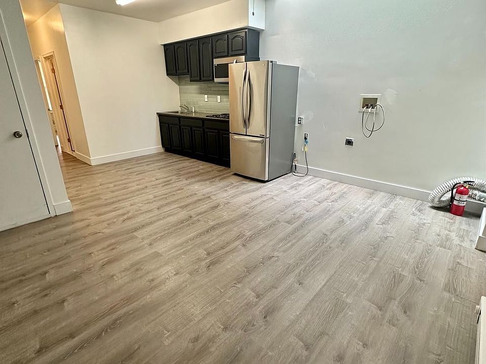 1st image of 3253 N Park Ave #1