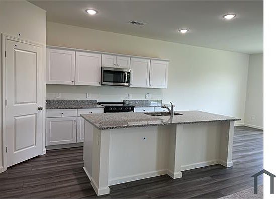 3rd image of 782 Richmond Dr