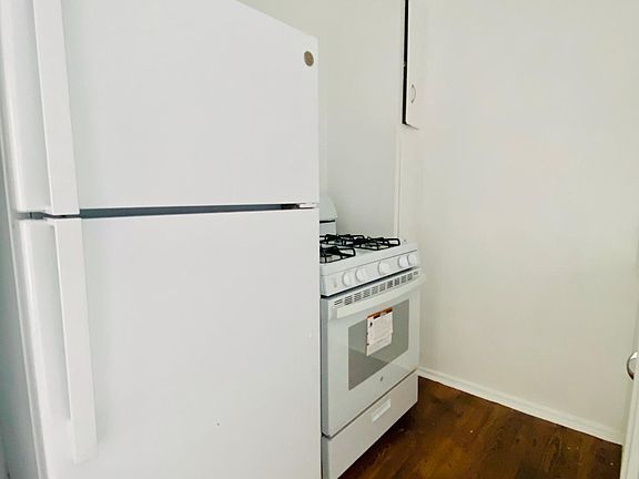 4th image of 2-8277 Fountain Ave #2