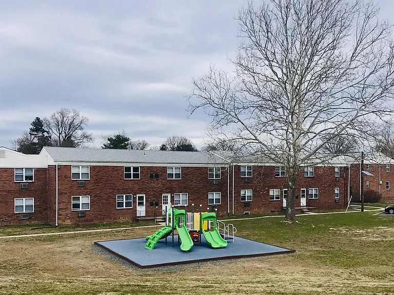 Taylor Gardens — Photo 9