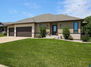 7813 S Pinewood Ave, Sioux Falls, SD 57108