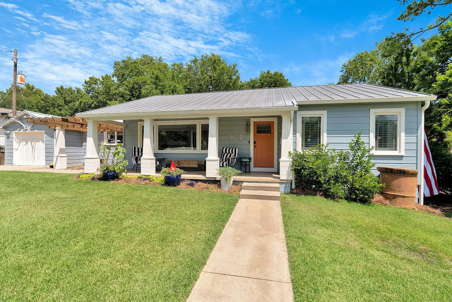 3 bed, 3.0 bath, 1442 sqft, $7,338 — Photo 3