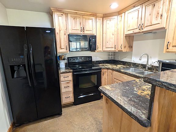 3rd image of 2289 Monarch Dr #B