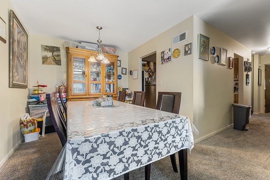 DiningRoom