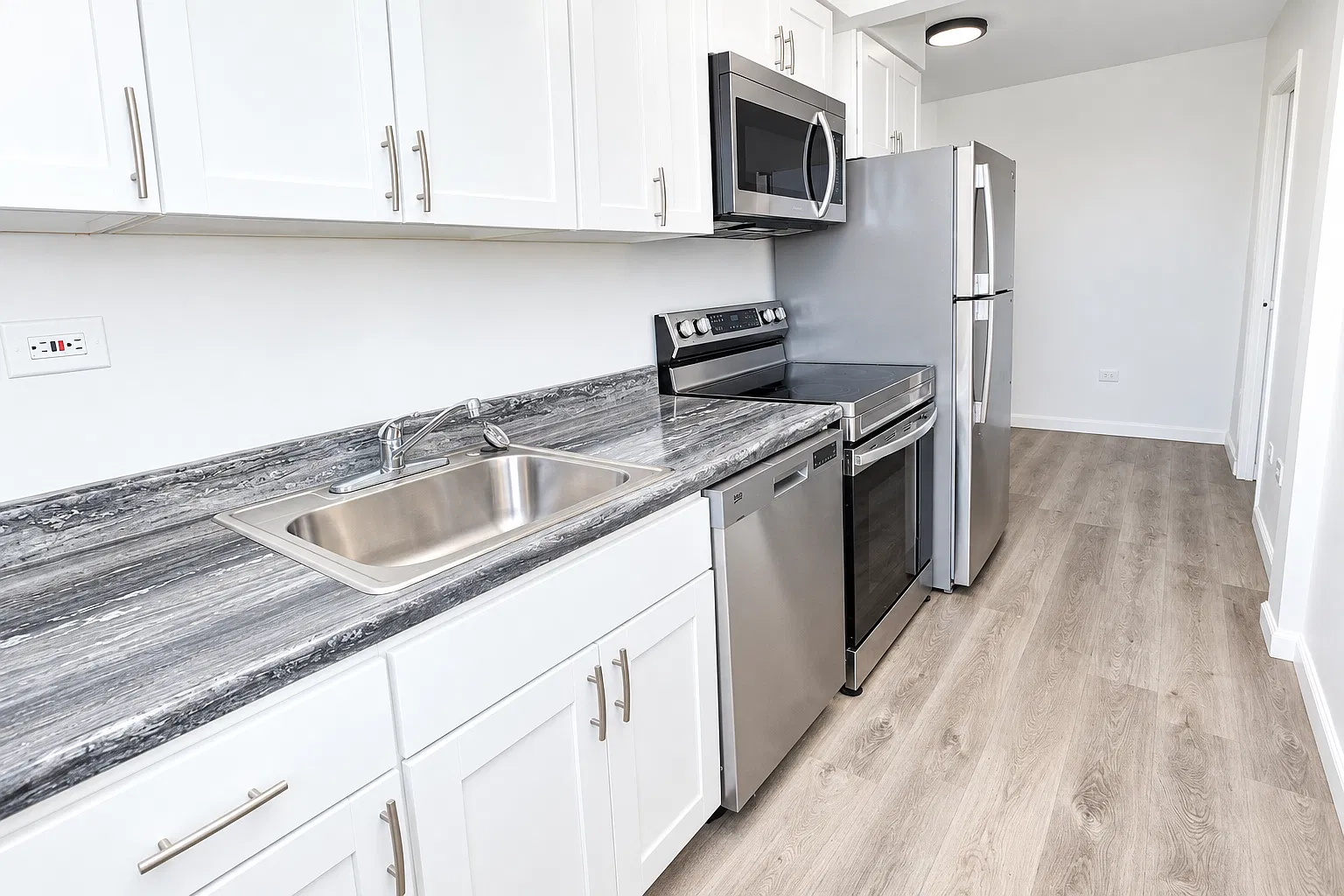 California Apartments — Photo 4
