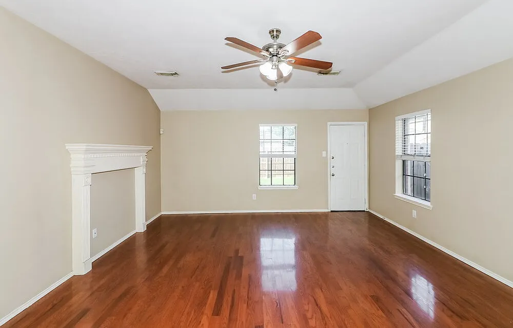 3 bed, 2.0 bath, 1644 sqft, $1,815 — Photo 4