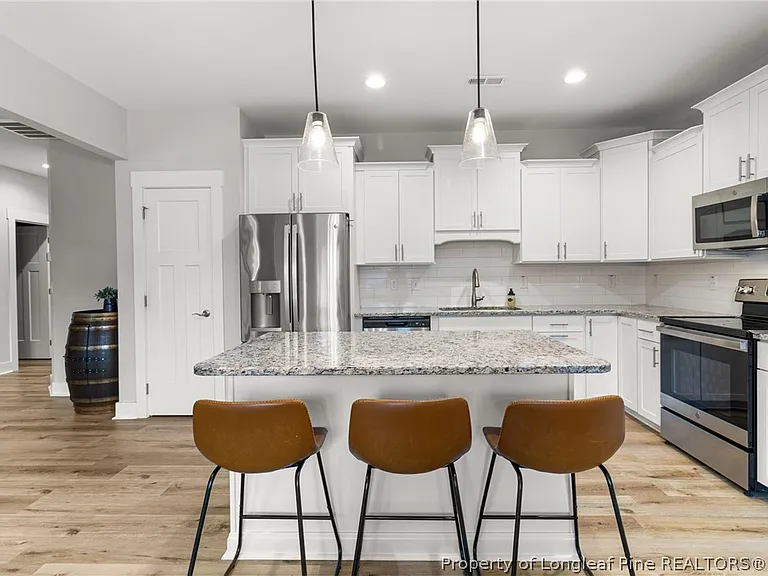 105 Woodford Ln — Photo 16