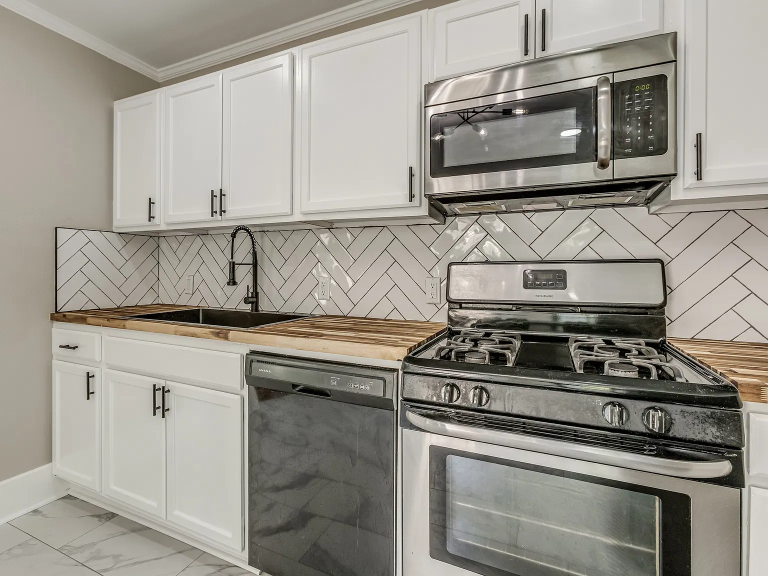 1 bed, 700 sqft, $995 — Photo 3