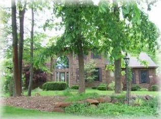 10404 Bridgewater Dr, South Lyon, MI