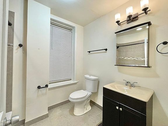 4th image of 1629 S Throop St #1RFB