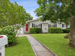 41 Homewood Dr, Hampton Bays, NY 11946