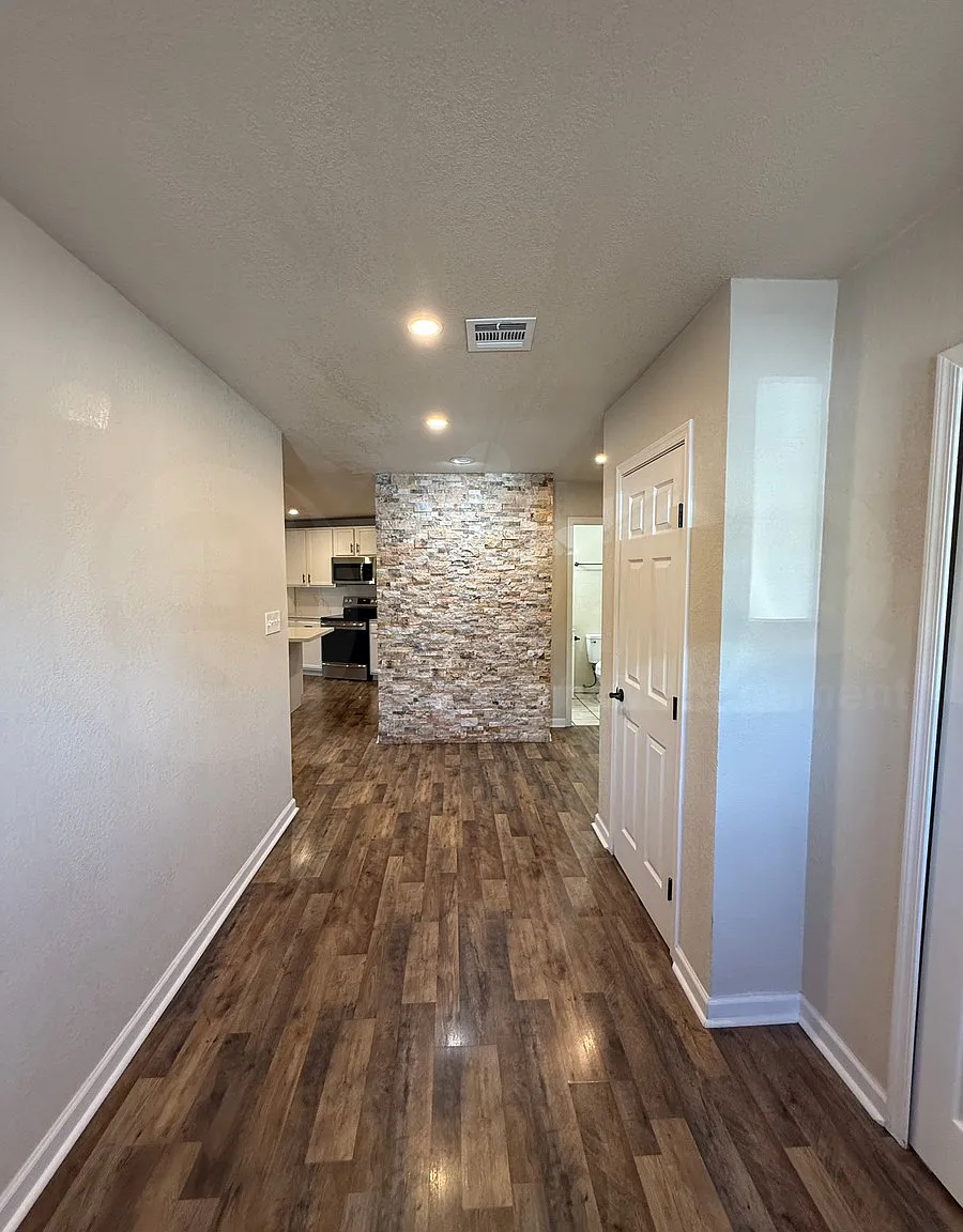 4 bed, 2.0 bath, 1646 sqft, $1,895 — Photo 2