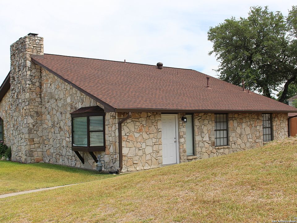 1st image of 521 OAK PARK DR #521