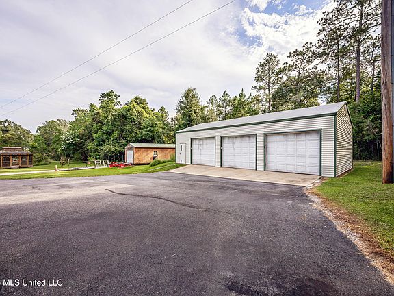 3rd image of 17505 Spring Lake Dr W