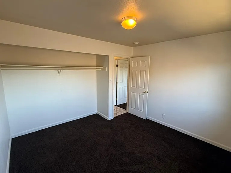Bush Ave, 2114 — Photo 9