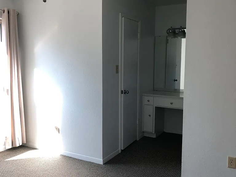 Dressing area 2nd bedroom
