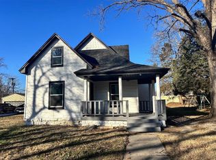 1424 E 1st Ave, Winfield, KS 67156